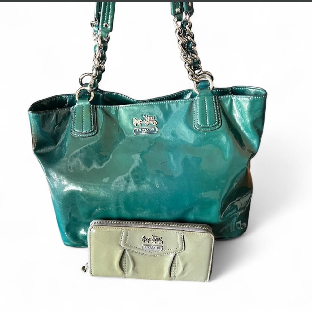 Coach Green Pattent‎ Leather Set (wallet and Bag)